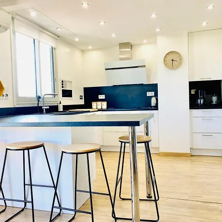 Yellow Proche De La Gare De *