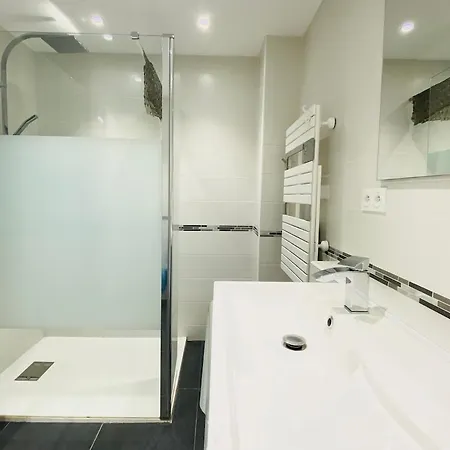 Yellow Proche De La Gare De * Перпиньан