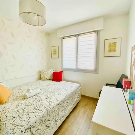 Апартаменты Yellow Proche De La Gare De